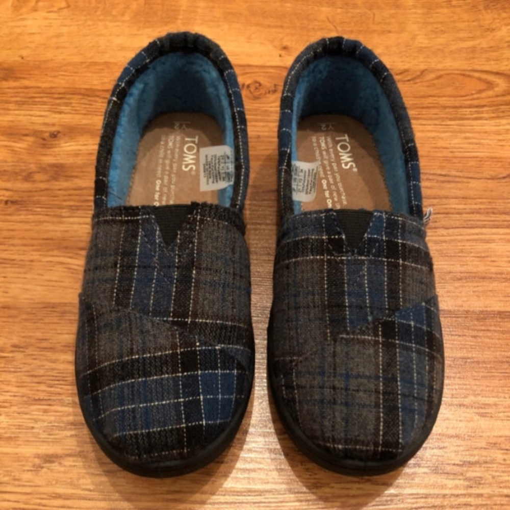 NIB Toms Blue & Grey Plaid Shoes - Size 2